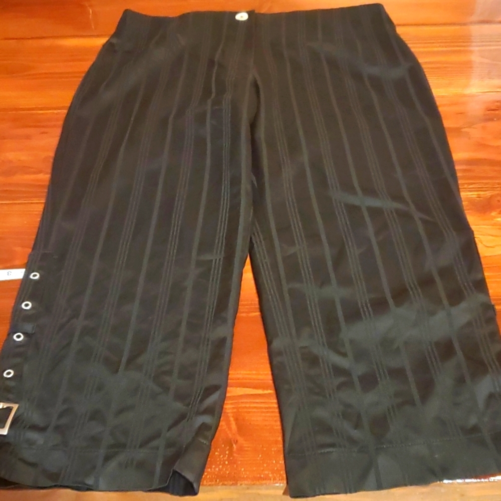 MOSCHINO Capris !!